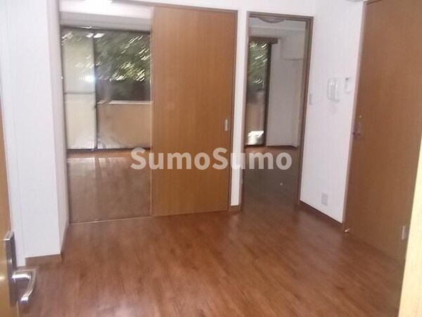 居室(おしゃれな居間です)