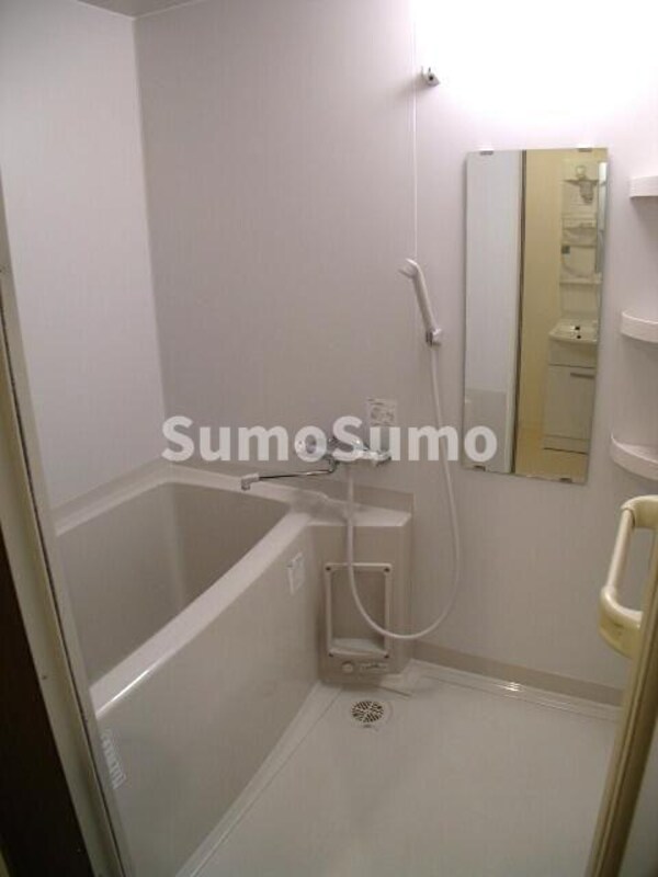 浴室(コンパクトで使いやすいお風呂です)