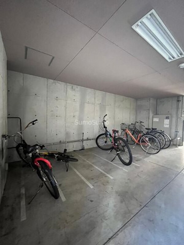 駐車場(駐車場に車を止められます)