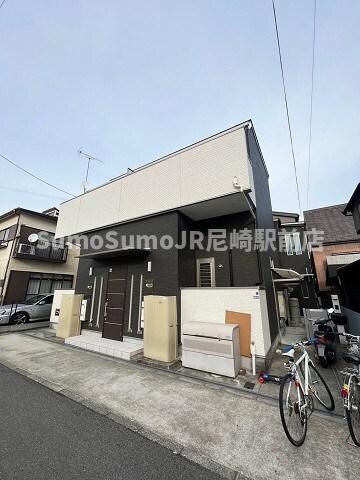 物件外観写真1　(外観は落ち着いています)