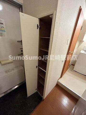 物件内観写真14　(収納もある玄関です)