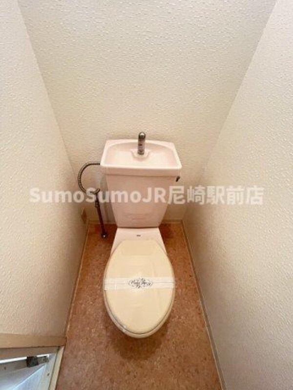 トイレ(コンパクトで使いやすいトイレです)