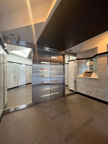 物件外観写真2　(建物の内部です)