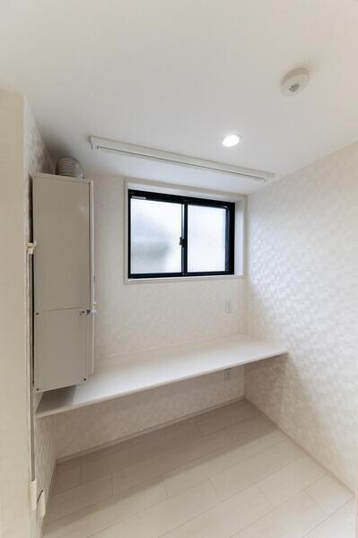 物件内観写真6　(サービスルーム )