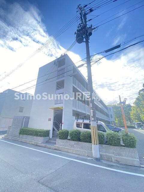 物件外観写真1　(落ち着いた雰囲気の外観です)