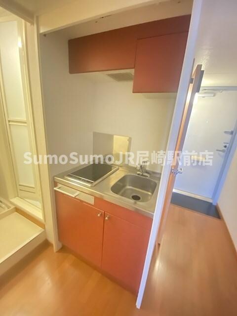 物件内観写真5　(コンパクトなキッチンで掃除もラクラク)