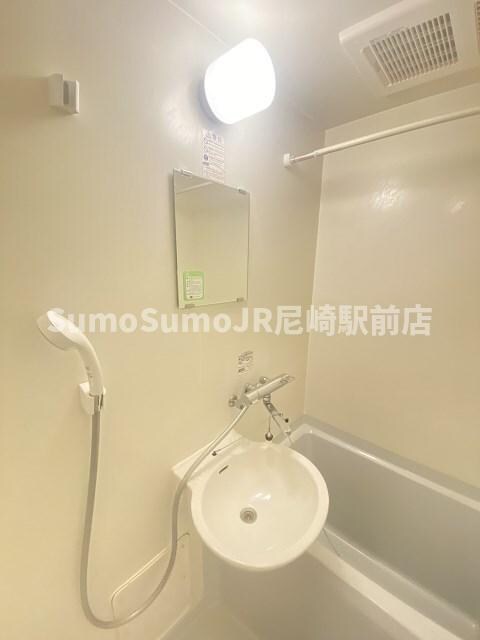 物件内観写真9　(コンパクトで使いやすい洗面所)