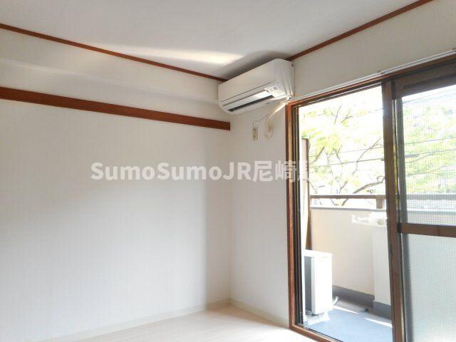 物件内観写真5　(使いやすい居間です)