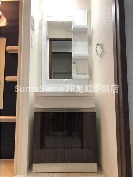 物件内観写真11　(使いやすい独立洗面台です)