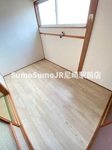 物件内観写真26　(広くて明るい寝室)