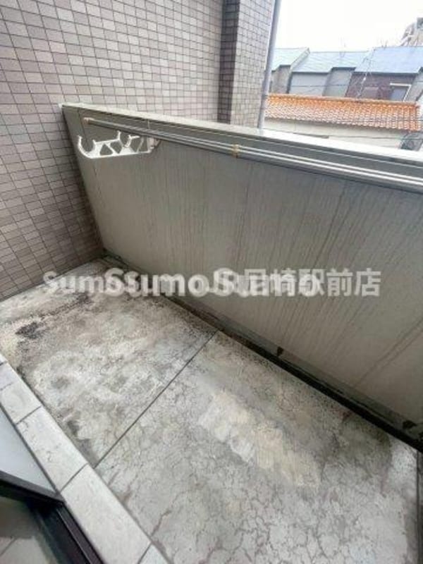 バルコニー(外からの目が気にならないバルコニーで洗濯物が干せます)