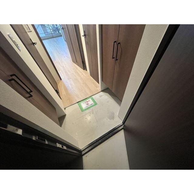 物件内観写真4　(ゆったりとした玄関です)