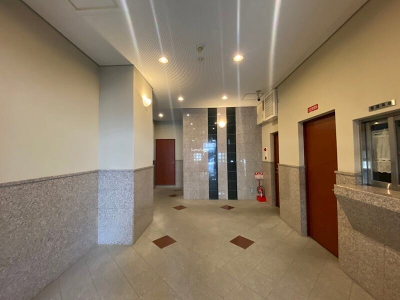 物件外観写真3　(清潔なロビーです)