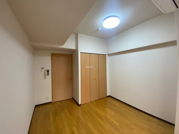 寝室(広くて明るい寝室)