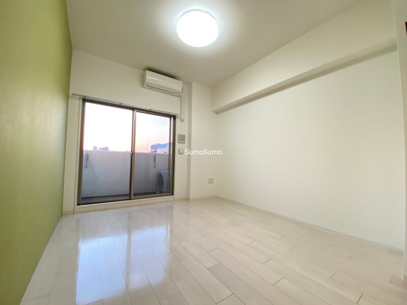 物件内観写真5　(おしゃれな居間です)