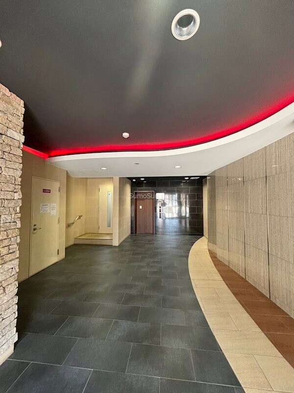 物件外観写真3　(建物の内部です)