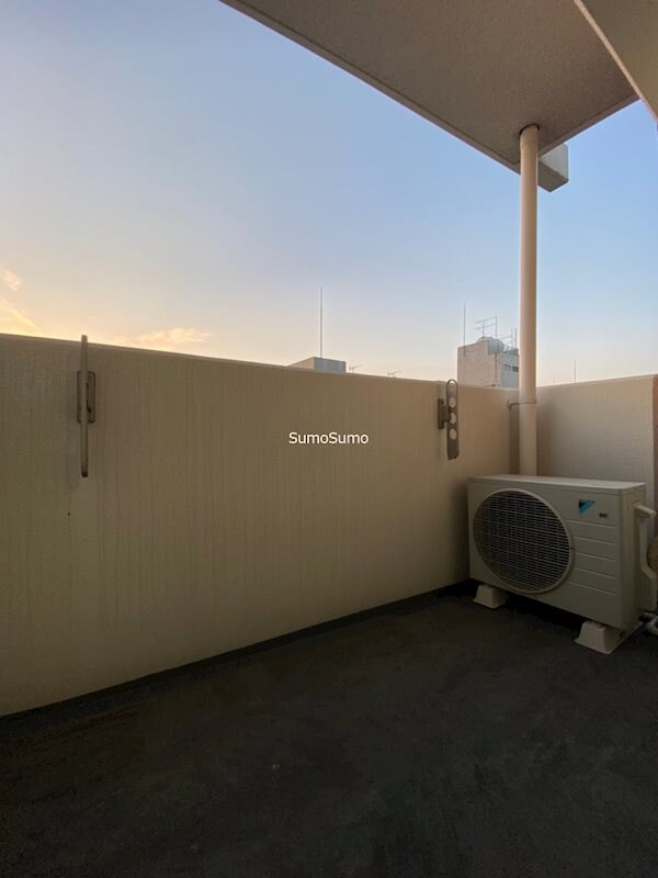 物件内観写真9　(広々としたバルコニーです)