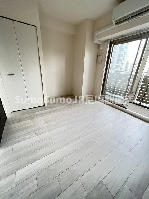 物件内観写真9　(こちらの居間で趣味の時間をお楽しみください)