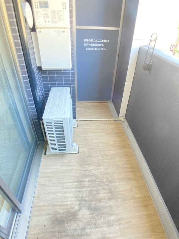 物件内観写真9　(外からの目が気にならないバルコニーで洗濯物が干せます)