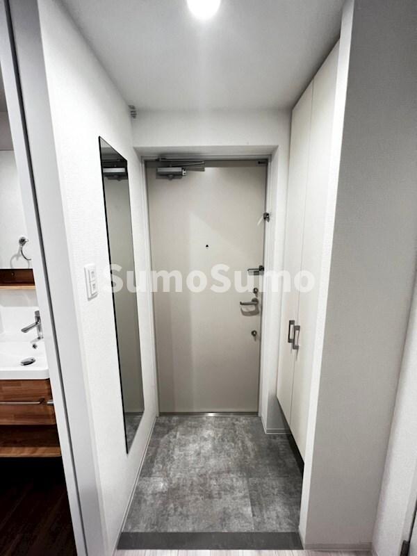 物件内観写真5　(シンプルで使いやすい玄関です)