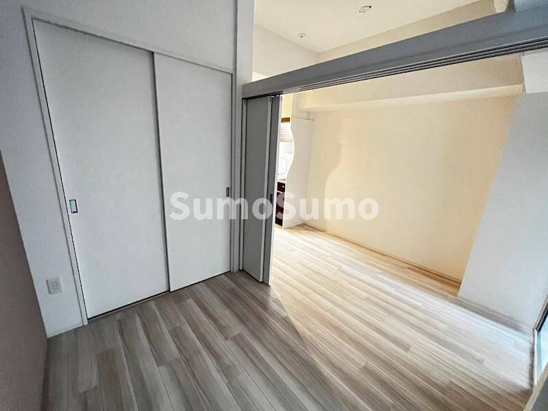 物件内観写真8　(開放的な寝室です)