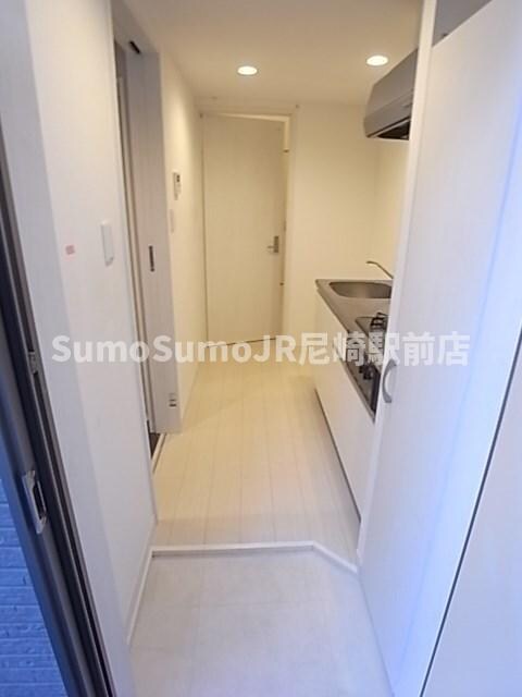 物件内観写真3　(ゆったりとした玄関です)