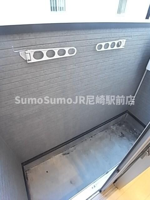 物件内観写真8　(バルコニーからの眺めを楽しみながら食事をしませんか)