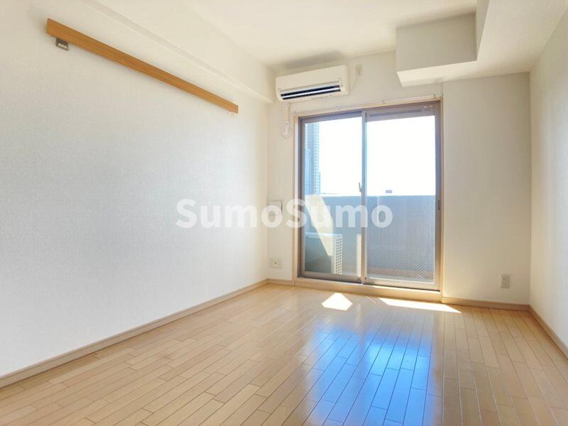 物件内観写真5　(ゆったりとした居間です)