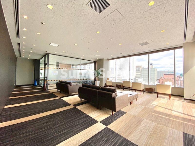 物件外観写真3　(ゆとりのあるロビーです)