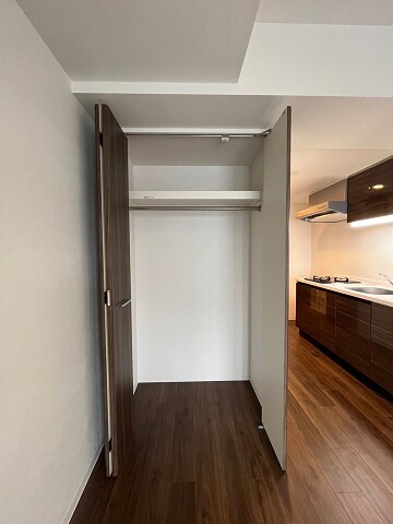 物件内観写真15　(ちょっとした収納スペースも充実しています)