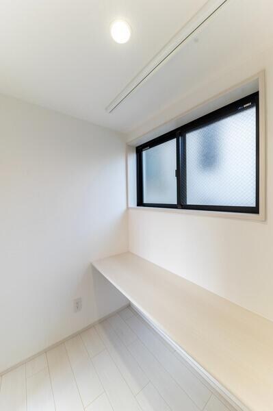 物件内観写真4　(サービスルーム )