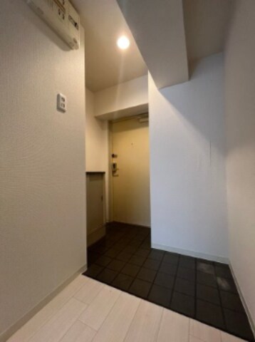 物件内観写真4　(ゆったりとした玄関です)