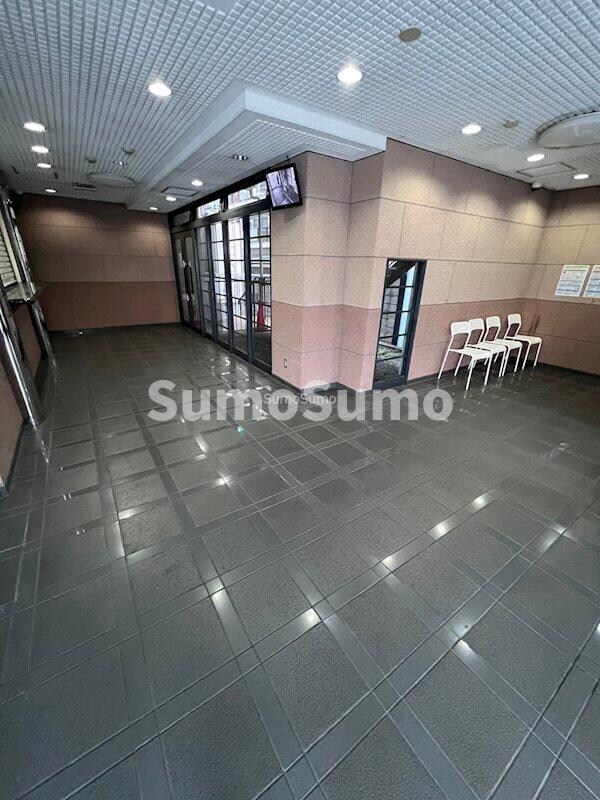 物件外観写真3　(ゆとりのあるロビーです)