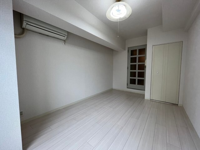 物件内観写真7　(開放的な寝室です)