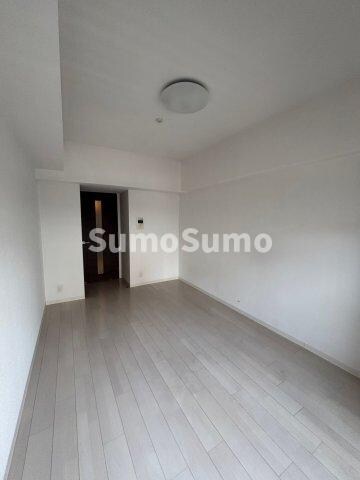 物件内観写真6　(こちらのリビングで趣味の時間をお楽しみください)