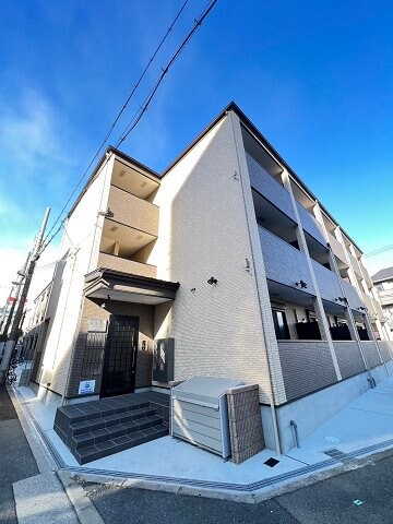 物件外観写真2　(落ち着いた雰囲気の外観です)