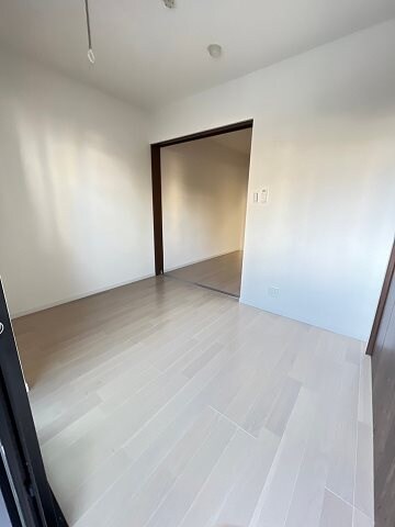 物件内観写真25　(こちらの居間で趣味の時間をお楽しみください)