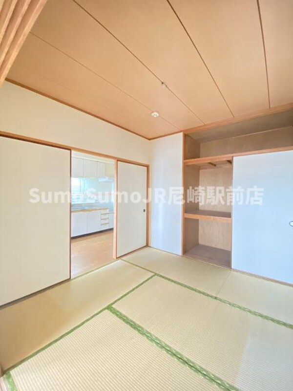 寝室(広くて明るい寝室)