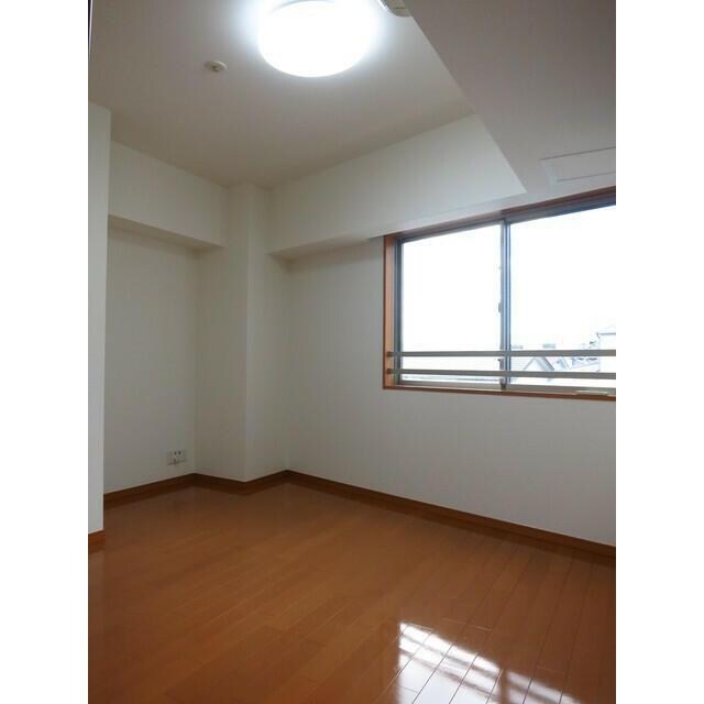 物件内観写真12　(リノベ前室内・現在リノベ中 )