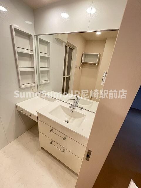 物件内観写真8　(独立洗面台です)