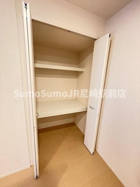 物件内観写真12　(収納豊富です)