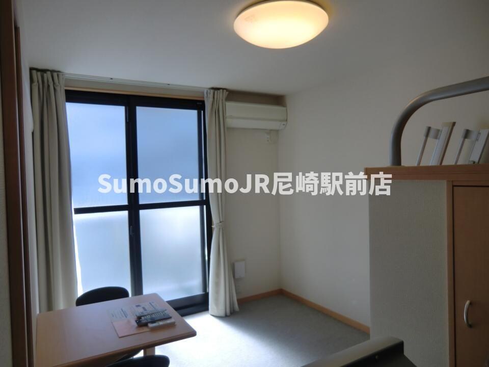 物件内観写真23　(広々とした洋室です)