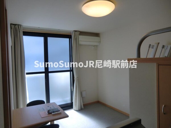 洋室(広々とした洋室です)