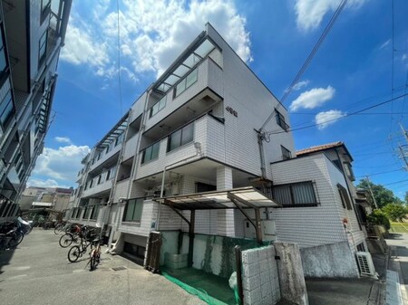 郡家シャトルマンション4号棟外観写真