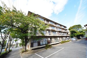 メゾンカーサー１号館外観写真