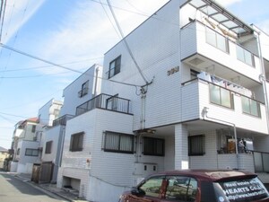 郡家シャトルマンション3号棟外観写真