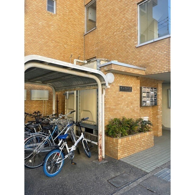 物件外観写真4　(駐輪場画像)