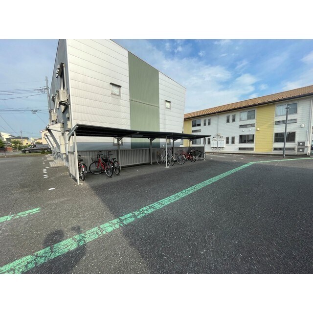 物件外観写真3　(駐輪場)