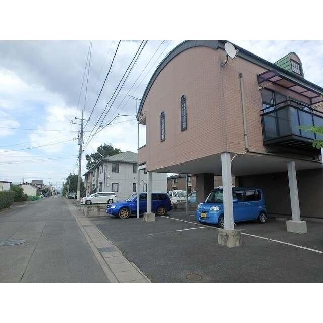 物件外観写真2　(駐車場画像)