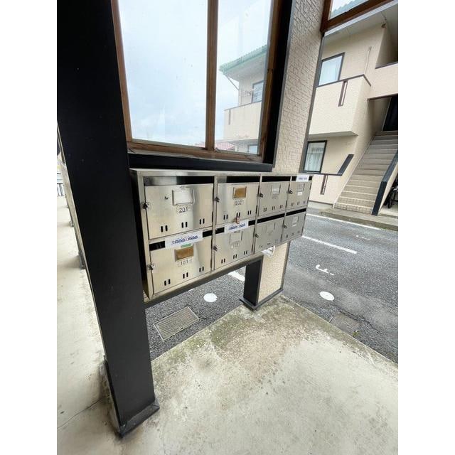 物件外観写真4　(集合ポスト画像)